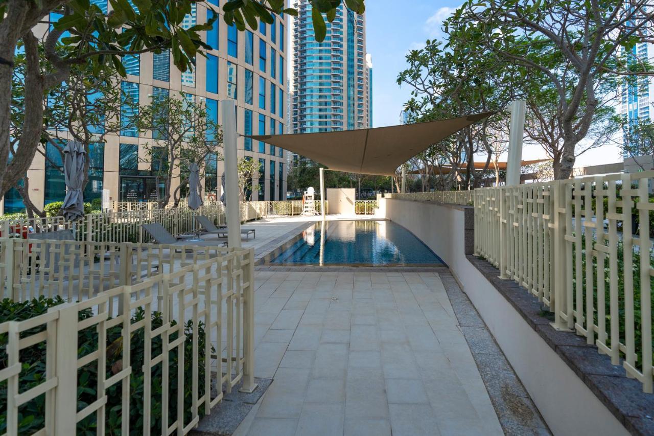 Prestige Living 1Br With Full Burj Khalifa View By Auberge Дубай Экстерьер фото